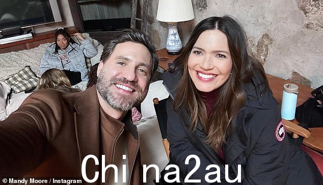 老友记:Mandy 透露,当她有机会与她的朋友 Edgar Ramirez 一起在《死亡博士》第二季中工作时,她比预期更快地重返工作岗位
