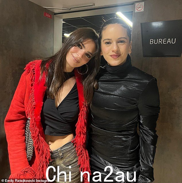 朋友胜过恋人:Ratajkowski 发布了她与 Motomami 歌手 Rosalia 的“巴黎 36 小时”系列照片
