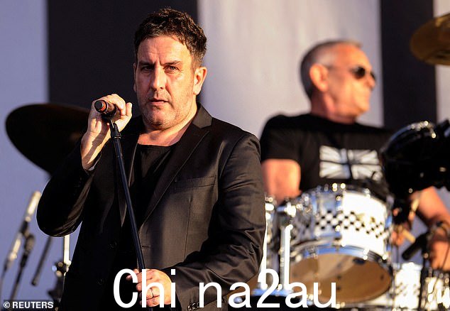 Hall 在 2012 年伦敦奥运会闭幕式之前在海德公园与 The Specials 一起表演