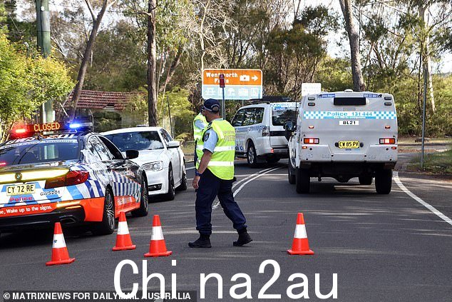 警方于周二在蓝山展开行动当天下午与追捕阿什利加迪有关 - 专家谈判人员被召集