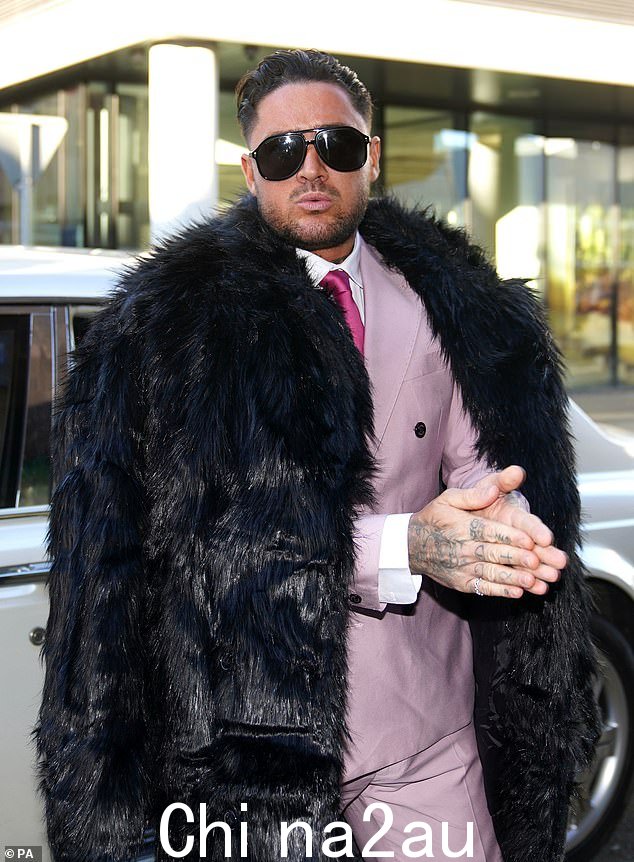 法院:格鲁吉亚的前 Stephen Bear,32 岁,在他的花园里发生性关系的闭路电视录像被上传到他的 OnlyFans 后,被判泄露私人性照片和电影