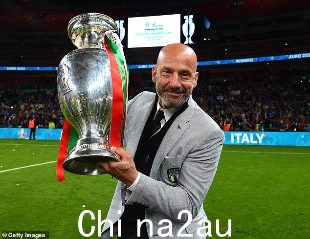 Vialli 是意大利赢得 2020 年欧洲杯的关键人物,担任他们的代表团团长