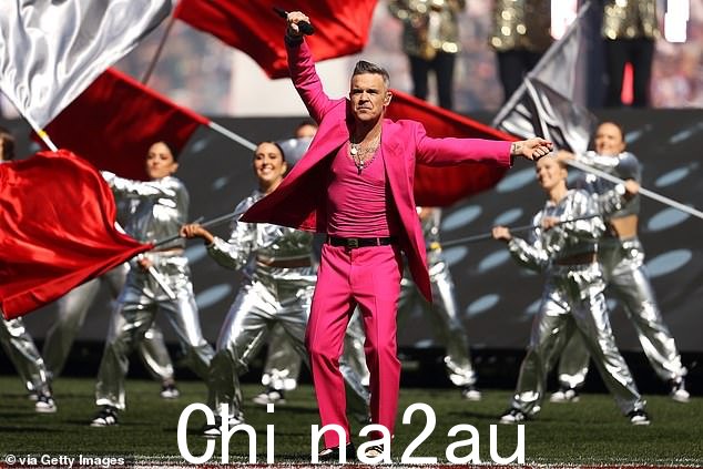 'Robbie 在 AFL 总决赛中的表现征服了全国,'McGrath 周二告诉每日电讯报。'当我们看到他穿的衣服时,我们认为它会成为我们粉红色测试拍卖的完美补充'