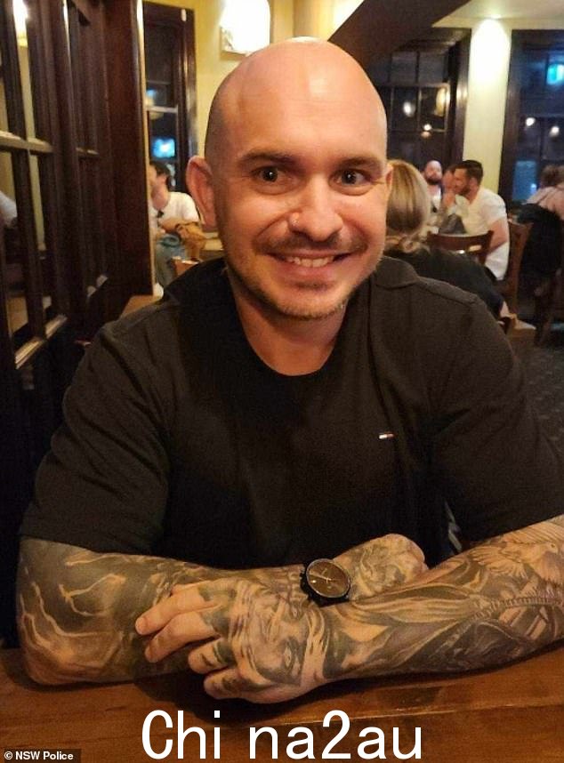 被控杀人r Ashley Gaddie 在与警方进行了长达 12 小时的马拉松式对峙后被捕,现在将被指控犯有谋杀罪
