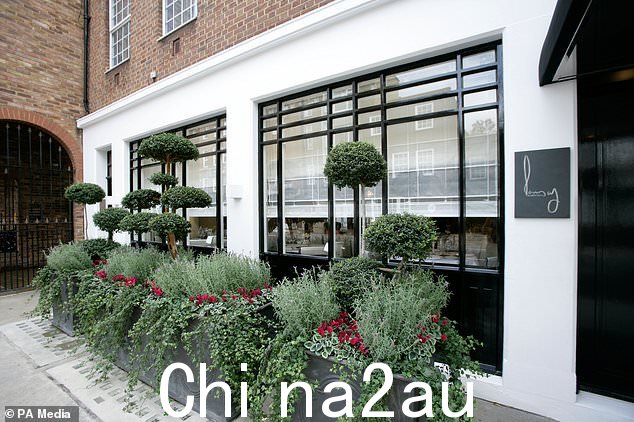 噩梦:晚餐约会发生在气候变化活动家占领了拉姆齐在切尔西自己的三星级米其林餐厅之一(如图)