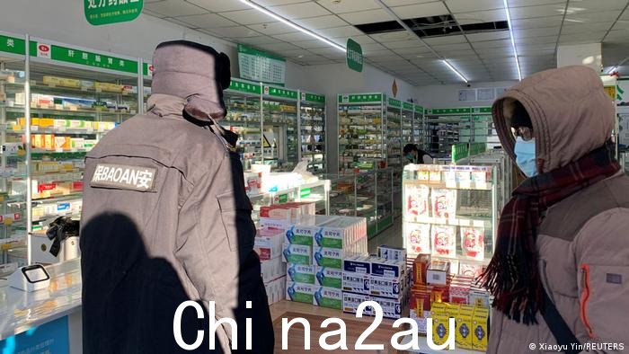 北京，排队买药的人（12月16日）