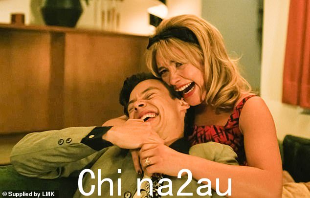 亲爱的,别担心,评论家说这位明星说他没能在奥斯卡提名的弗洛伦斯·皮尤面前保持自己的实力。图为电影场景中的 Styles 和 Pugh