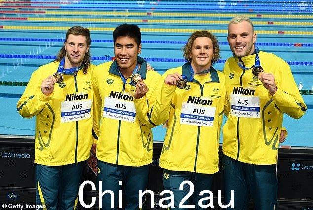 (L-R) Matthew Temple、Flynn Southam、Isaac Cooper 和 Kyle Chalmers 在 4x100 米混合泳接力赛中获得金牌后与奖牌合影,这一胜利在他的身上永远铭记
