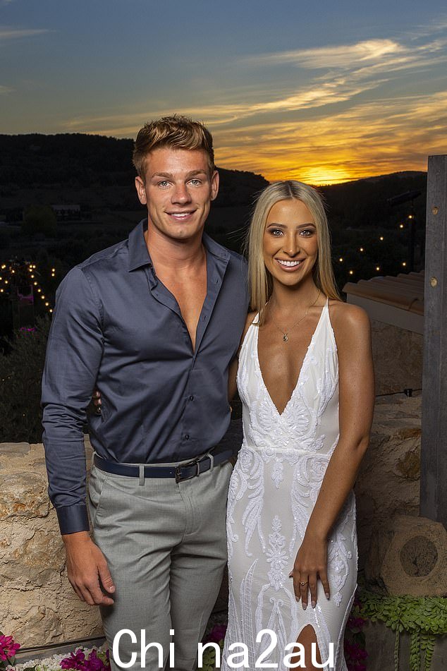 Love Island Australia's Callum and Madeline have confirmed that they have split. 两人合照