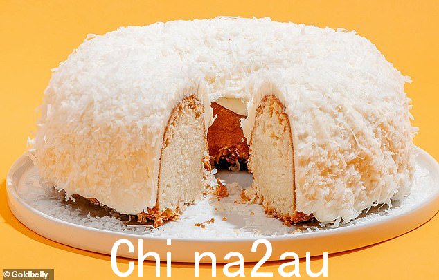 Yum! The Mission: Impossible 演员,60 岁,以每年从 Woodland Hills 的 Doan's Bakery 送他的朋友 38 英镑(50 美元)的白巧克力椰子蛋糕而闻名。