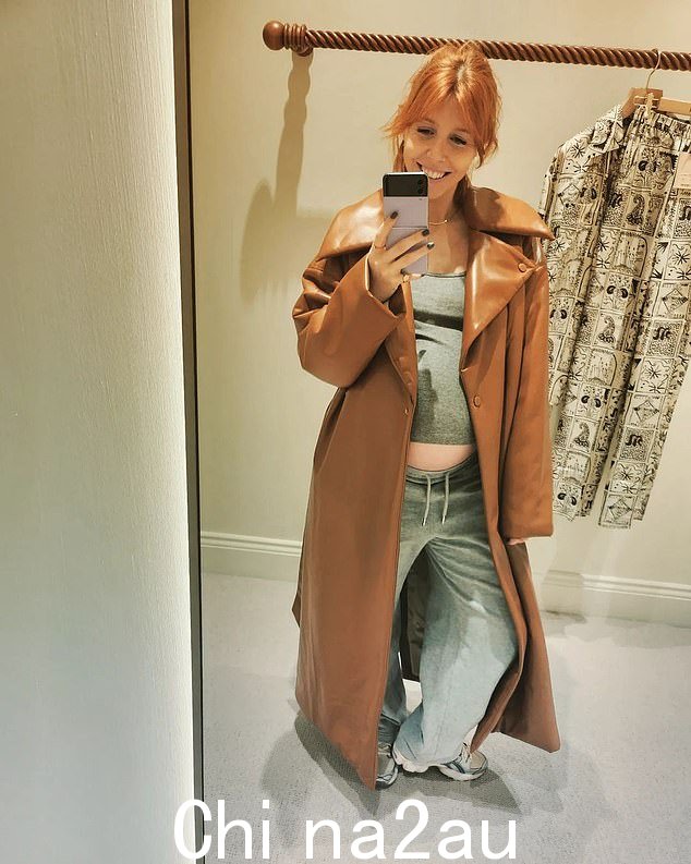 'Hospy outfit':上周 Stacey 透露了她为宝宝预产期选择的服装(如图)
