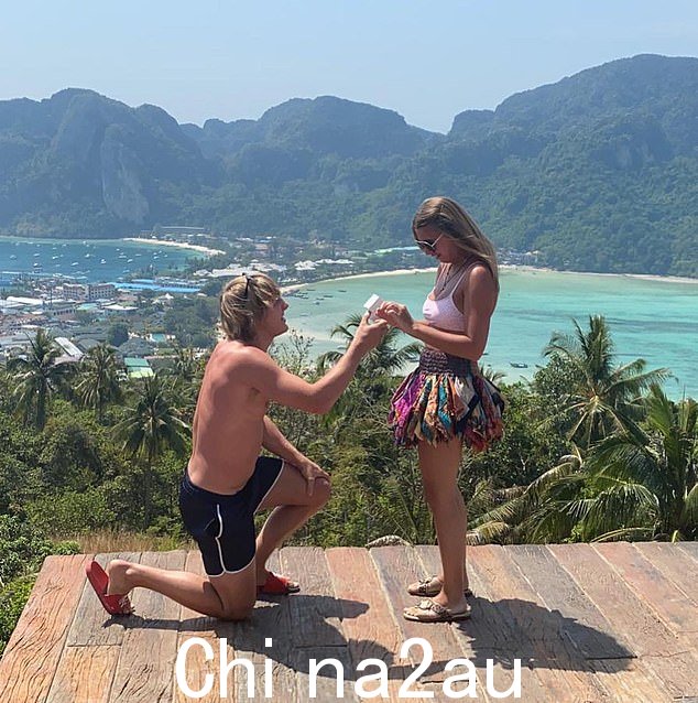 这对夫妇在泰国的皮皮岛订婚,就在 2020 年 2 月封锁限制生效之前,然后在那年晚些时候搬进他们的“完美家园”