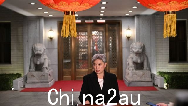 黄英贤与北京钓鱼台国宾馆外的国际媒体记者 (21/12 /2022)