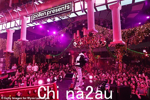 罪ger Jaden Smith 在 XS 夜总会以他的艺名 Jaden 表演,这是 Pollen 去年 10 月组织的为期三天的体验的一部分
