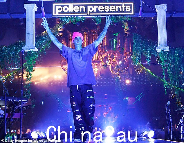 歌手贾斯汀比伯在 XS 夜总会表演,作为 2021 年 Pollen 三天体验的一部分