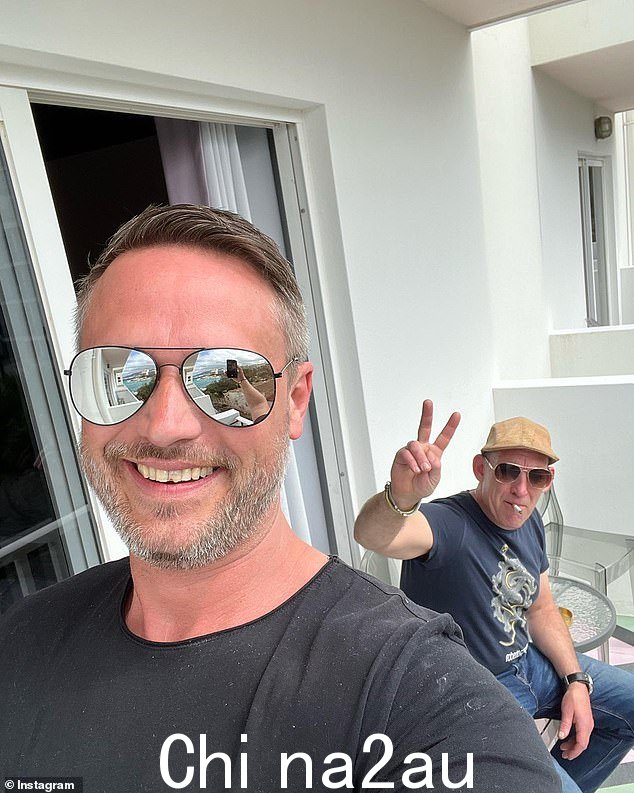 为了庆祝 Wayne Lineker 60 岁生日,Tompsett 先生甚至和其他几十人一起去伊维萨岛度假