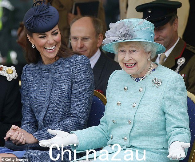 凯特在谈到英国女王伊丽莎白二世与节日的亲密关系时充满感情将人们聚集在一起并提醒我们所有重要价值观的时间¿
