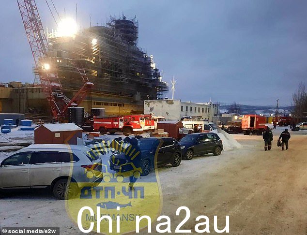 被大火烧毁的库兹涅佐夫海军上将号航母本周在摩尔曼斯克进行维修时再次起火