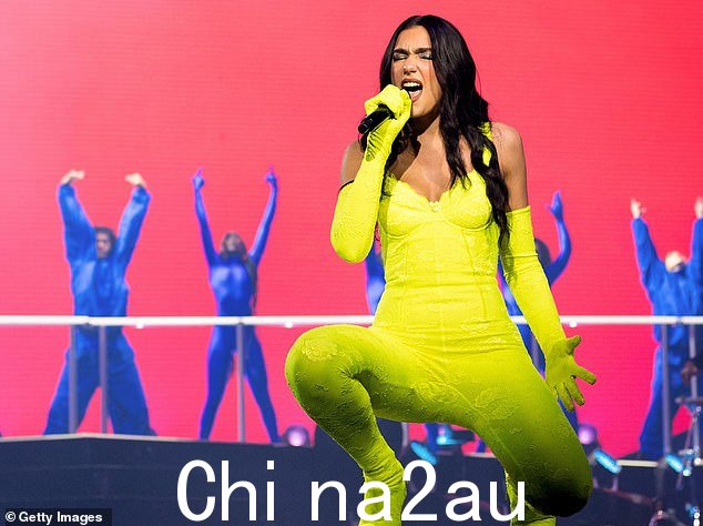 不高兴:音乐行业的消息人士称,当时她的离职与她从唱片和 Tap Management 代表她谈判的商业交易中获得的收入减少有关