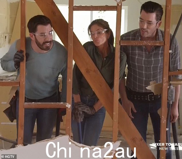 Swank:Cindy 与 Property Brothers 的 Jonathan 和 Drew Scott 合作翻新她的房子,让她的长期私人教练大吃一惊