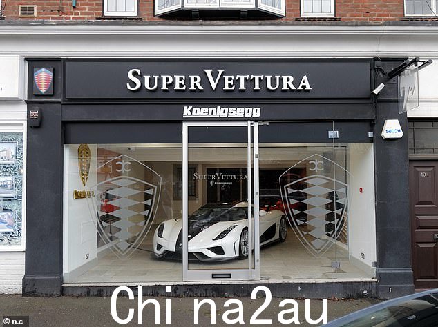 在 Ascot 村有许多专卖店,包括出售超级跑车的 Super Vettura 车库