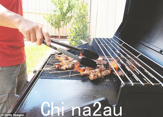 在户外庆祝圣诞节12 月 25 日全国大部分地区无雨,应该没有压力