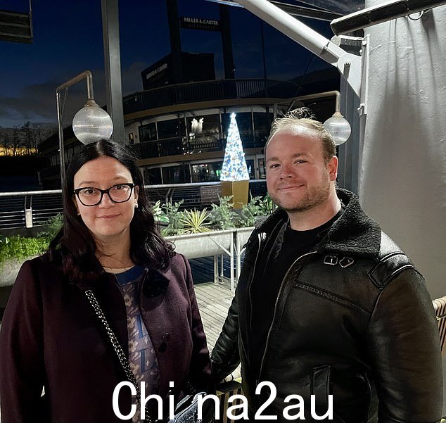 奥尔加和加文约翰斯通(如图)当他们发现沉没的餐厅时简直不敢相信自己的眼睛。当他们发现沉没的餐厅时,他们不敢相信自己的眼睛。</p><p class=