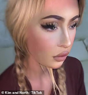 像魔术一样:使用 Kylie 的厚颜无耻的滤镜,这位社交媒体小神童将 Kim 变成了她的化妆大亨阿姨