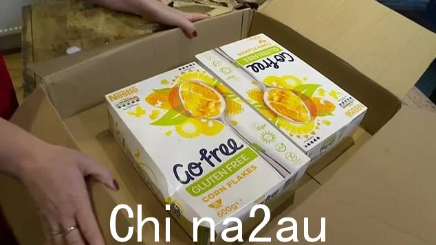 一位母亲在看到她时感到震惊想包装一个装有笔记本电脑的亚马逊包裹,却发现里面装满了玉米片