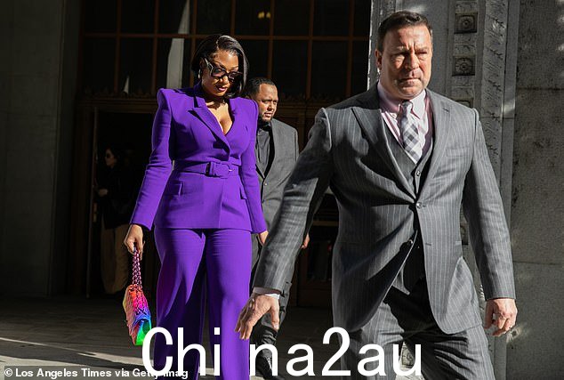 情感证词:梅根作证说,嘻哈界的反击是痛苦的。 “如果我知道我将不得不经历这种折磨,我希望他会开枪打死我,”她根据《洛杉矶时报》作证说。 :100%