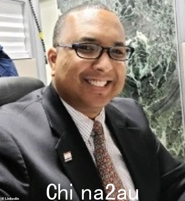 警官 Jeffrey Vappie 于 2021 年加入了 Cantrell 的安全团队,并与她一起飞遍了世界各地