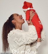 利昂娜·刘易斯 (Leona Lewis) 为女儿卡梅尔·阿莱格拉 (Carmel Allegra) 5 个月大的第一个圣诞节做准备