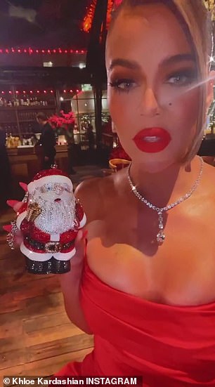 这一切的刺激:'你们,我就像这里的第一个,因为我非常兴奋,”Khloe 写道,她与连续不忠的前任 Tristan Thompson 分享了 True 和一个婴儿儿子” class=
