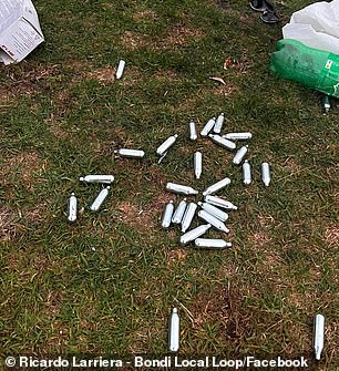 在巨大的垃圾堆中还发现了成堆的称为“nangs”的空一氧化二氮气瓶(如图)