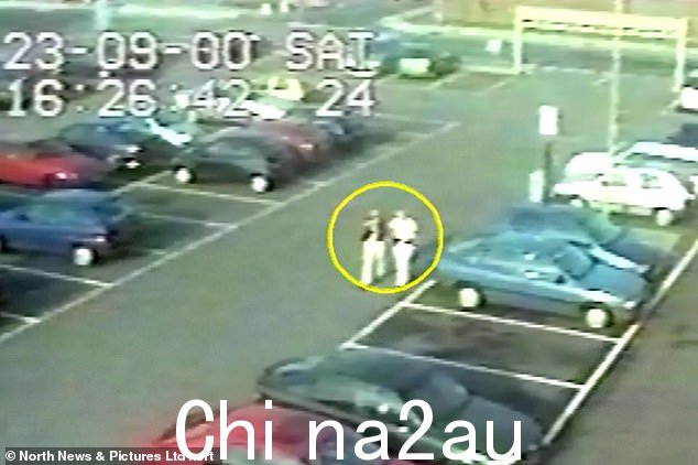 2022 年 11 月,警方发布了闭路电视录像,显示 Vicky 于 2000 年 9 月 24 日在米德尔斯堡坎农公园地区与一位朋友一起穿过停车场,就在她被出租车送走前几个小时