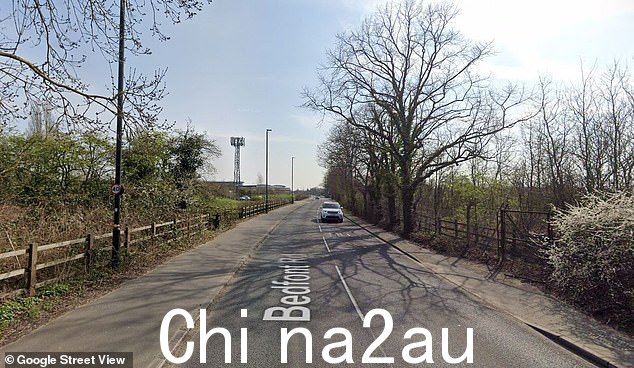 这名 58 岁的女士于平安夜晚上 11 点 50 分左右在 Hounslow 的 Bedfont Road 被一辆汽车撞倒(如图),不幸伤重不治