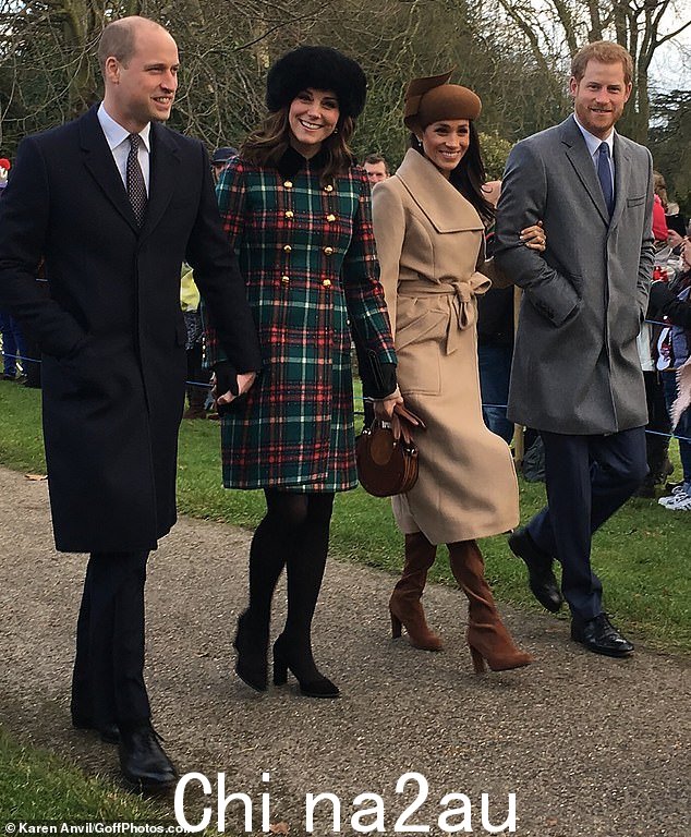 SARAH VINE:我们专注于“四强”,苏塞克斯公爵夫人带来了所有的魅力,相比之下,当时的剑桥公爵夫人更喜欢家乡而不是好莱坞.图为:威尔士人和苏塞克斯夫妇参加 2017 年的圣诞节服务