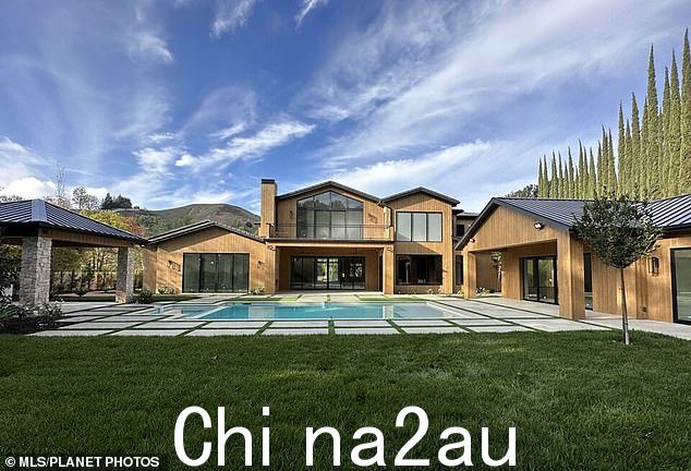 豪宅:在从比佛利山庄到马里布的大洛杉矶地区租了多年的豪宅之后,这位说唱歌手终于买了一个属于自己的地方来和她两岁的儿子一起安顿下来,他的名字尚未公开,丈夫 Kenny Petty