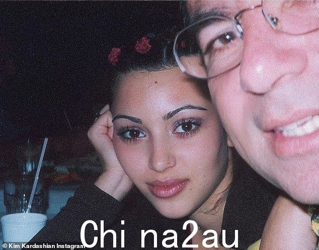 金说: “是的,但我有最好的爸爸,我有最美好的回忆和最美好的经历,这就是我想要我孩子的全部。”只要他们能拥有它,这就是我想要的,你知道的,'她在 1990 年代与 Robert