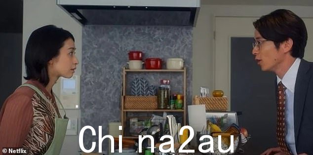 深思熟虑:在'午餐盒妻子'的第一个场景中,我们是 Noriko 的丈夫试图说服她和他的一位同事睡觉,她的保留是无关紧要的,因为她的丈夫恳求她