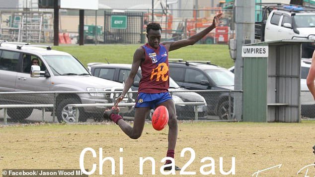 Nick Maan(如图)是 Pakenham Lions Junior Football Club 的后起之秀