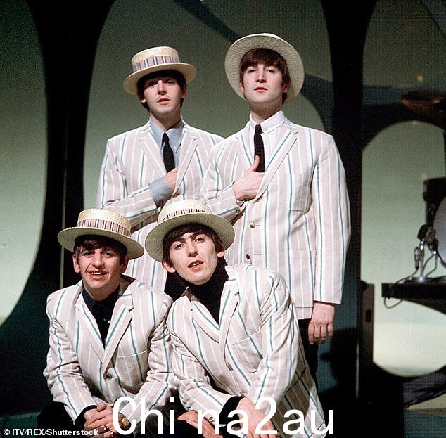 摄于 1964 年的 Fab Four。该团队在乐器、混音和歌词方面的实验多年来一直备受关注