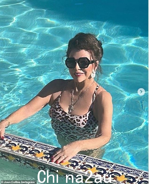 看起来不错:Dame Joan Collins 在周一展示了她仍然拥有它,因为她分享了圣诞节那天穿着泳装的一系列快照