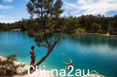33岁澳洲华人死于旅游圣地！圣诞之旅黑钻石湖失踪，第二天尸体死在冷湖