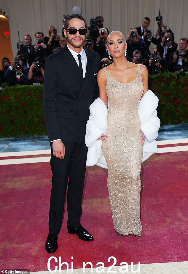 有人看到戴维森在今年五月的 Met Gala 上与前女友金卡戴珊合影