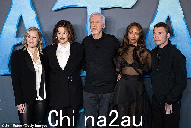 他们让这部电影大受欢迎:(从左到右)Kate Winslet、Sigourney Weaver、James Cameron、Zoe Saldana 和 Sam Worthington 于 12 月 4 日在伦敦上映