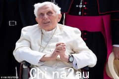 前教皇本尼迪克特“病得很重”，梵蒂冈说并要求为这位 95 岁的老人祈祷