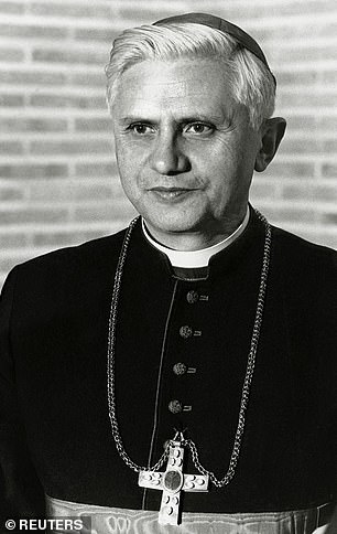 德国枢机主教 Joseph Ratzinger——后来成为教皇本笃十六世——的照片1977 年被任命为慕尼黑和弗赖辛大主教