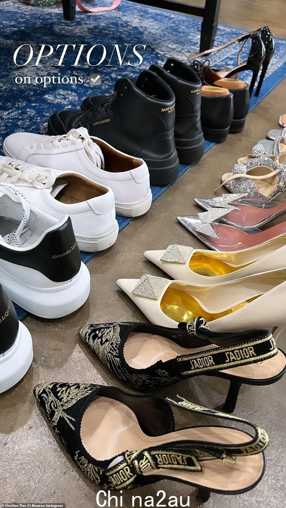 设计师宠儿:地板上还有几双设计师高跟鞋,包括一套昂贵的 Dior 高跟鞋