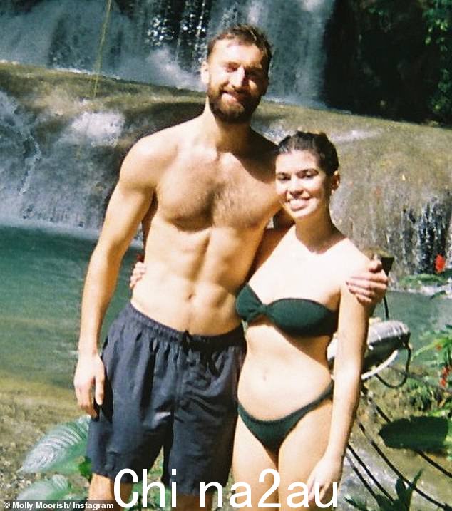 Love:Liam Gallagher 的女儿 Molly Moorish 周三和她的男友 Nathaniel Phillips 在 Instagram 上分享了他们在圣诞节期间去牙买加享受热带度假的照片